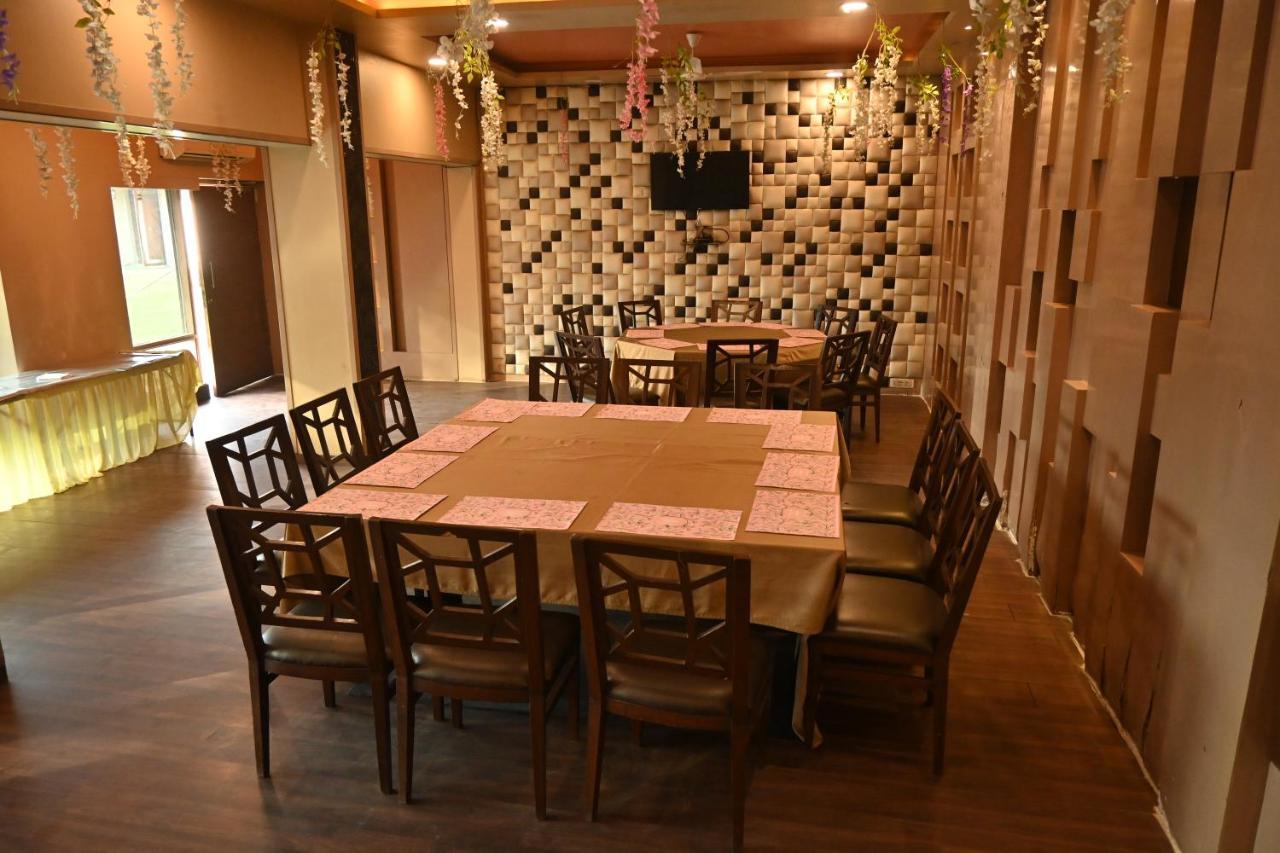 Regency Square Hotel Gwalior Luaran gambar